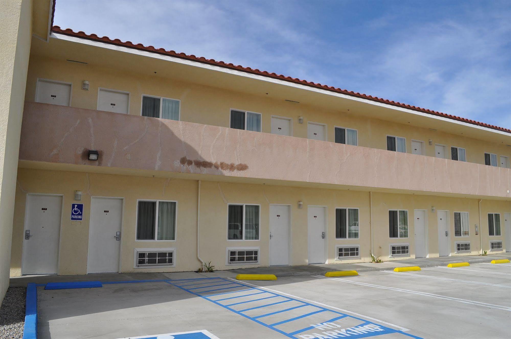 America Inn & Suites リッジクレスト エクステリア 写真